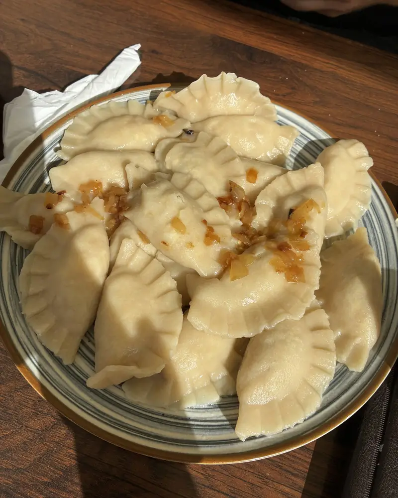 Pierogi z mięsem z podsmażaną cebulką w Dziupli
